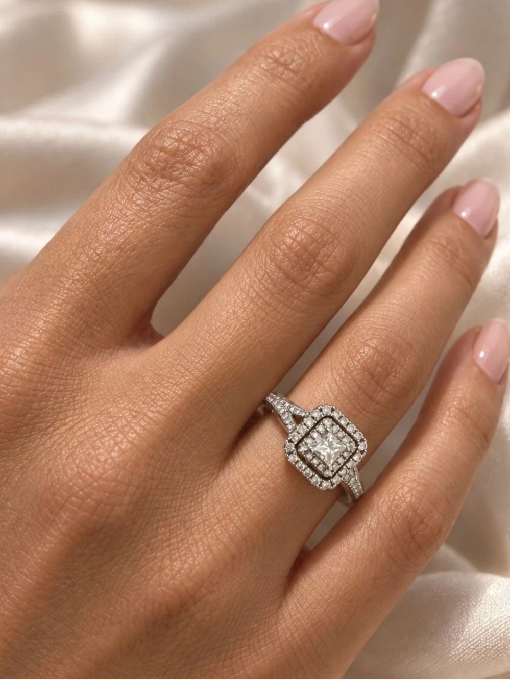 Vera Wang White solid 14K gold natural Diamond sapphire Ring 5.5